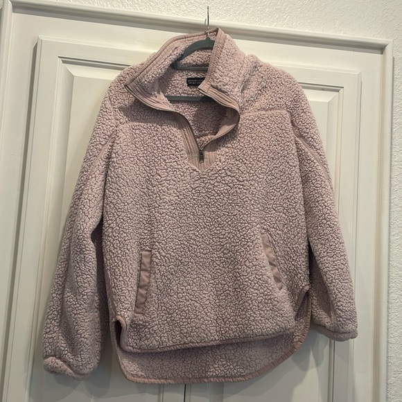 Abercrombie & Fitch Jackets & Blazers - Abercrombie and Fitch soft light pink Sherpa